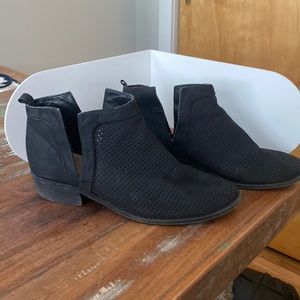 Restricted black booties. Size 8.